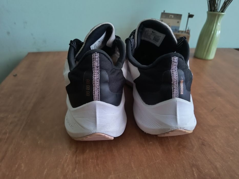 Жіночі кросівки Nike Zoom Winflo 7