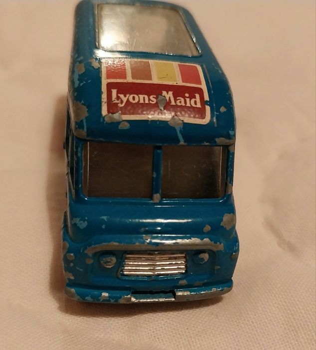 Miniatura antiga Lesney Commer Ice cream