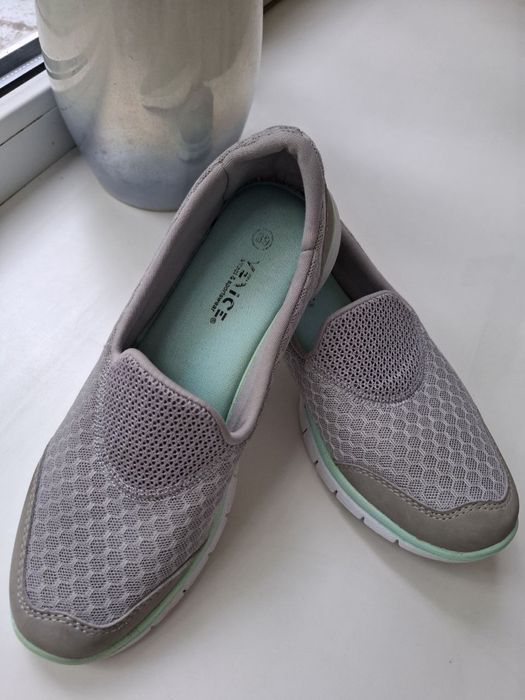 Женские слипоны серого цвета
