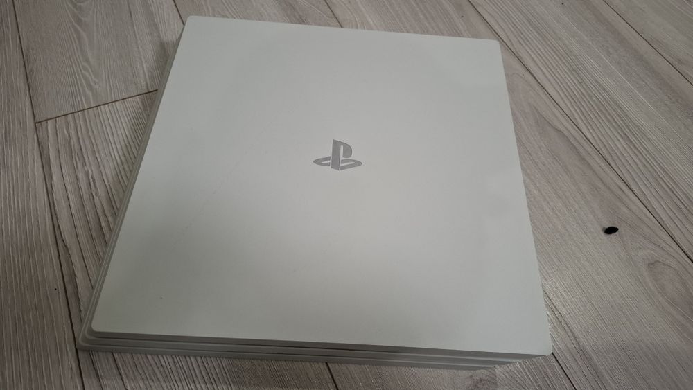 Soni PS4PRO-в ідеальному стані!