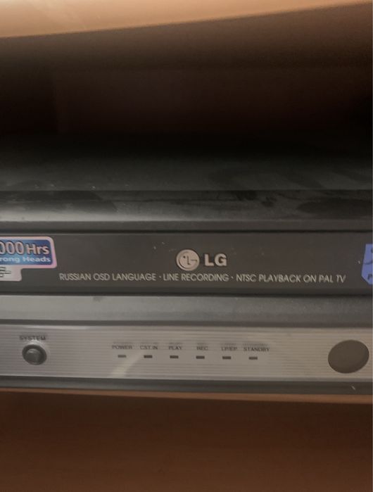 Відеомагнітофон LG
