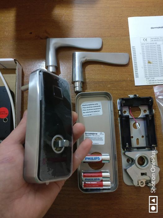 Електронний замок Dormakaba Saffire LX