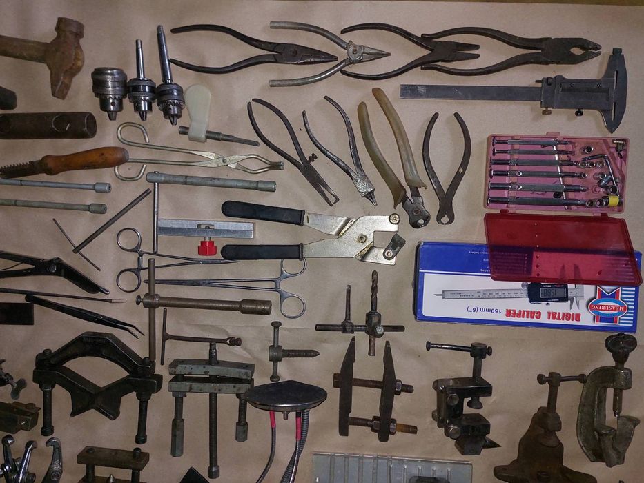 Инструменты в гараж.