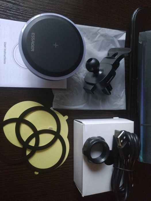 Магнитный автомобильный держатель, RGB подсветка, быстрая зарядка 15Вт