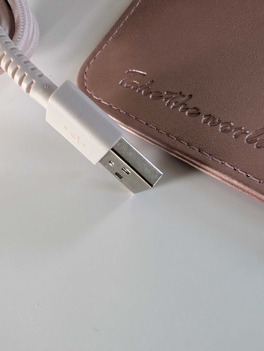 Etui iPhone 12 Pro i kabel do ładowania różowy