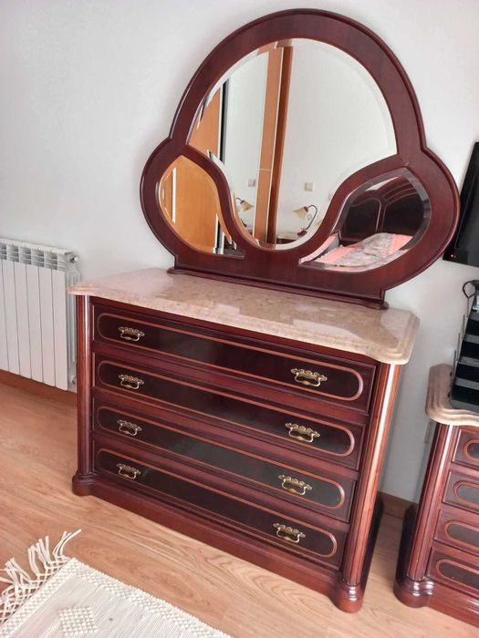 Cómoda com espelho