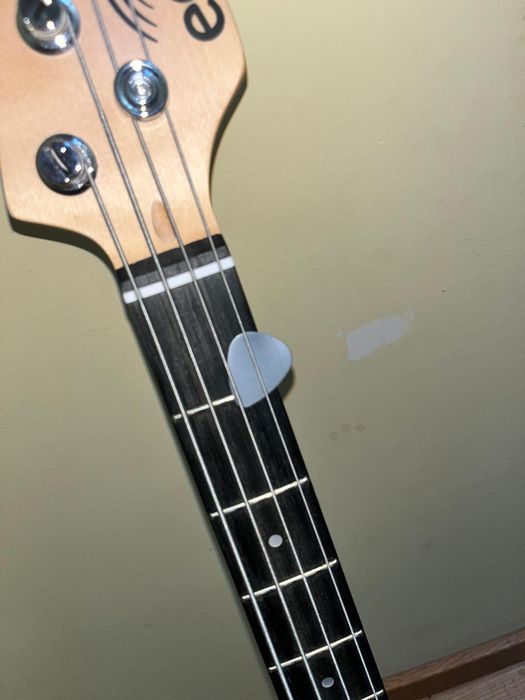 Gitara basowa Echo plus wzmacniacz