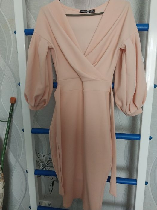 Сукня жіноча з пишним рукавом