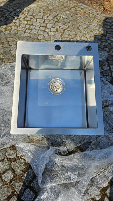 Zlewozmywak jednokomorowy z baterią