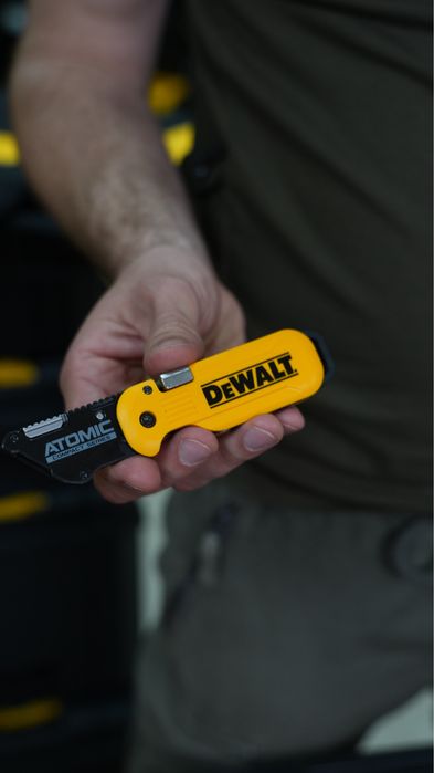 Ніж DeWALT з нержавійки, складаний, зі змінними лезами