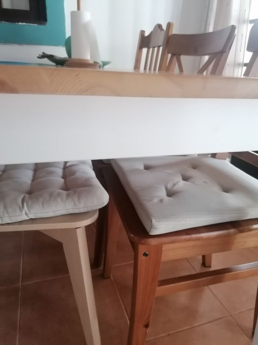 Mesa de jantar em madeira