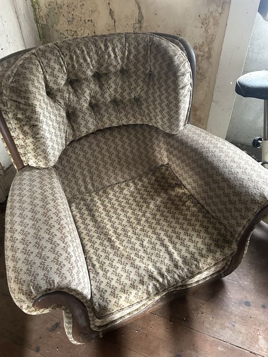 Móveis antigos para recuperar