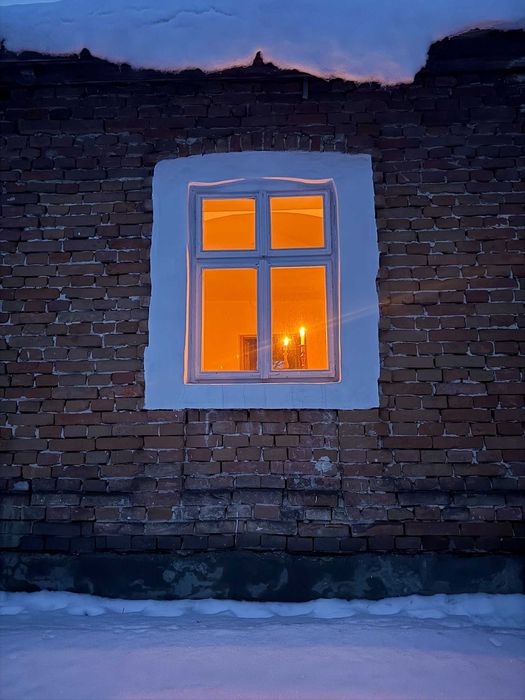 Історичний цегляний будинок біля Олеського замку (Львівська область)