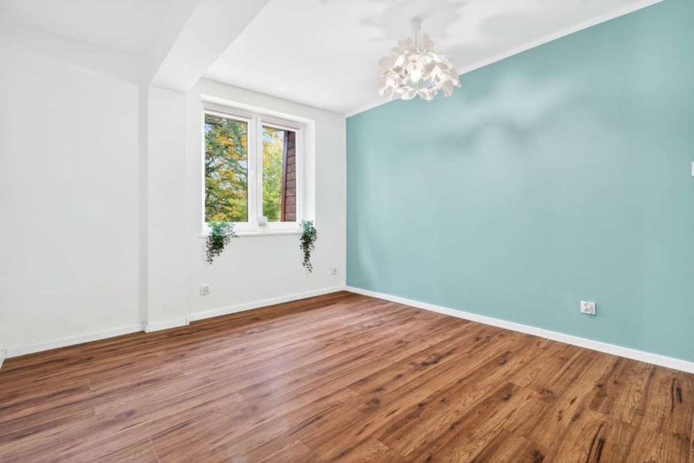 2 pokoje 57 m² w klimatycznym dworku, cicha i zielona okolica