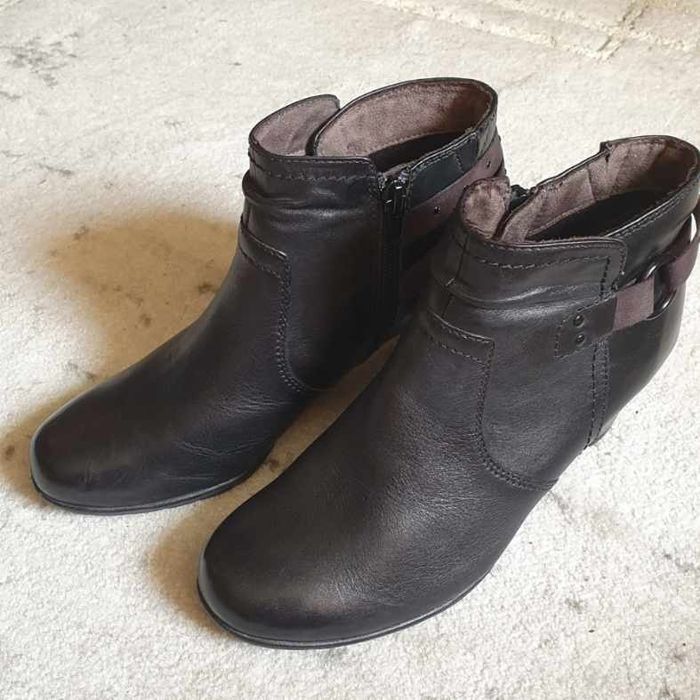 Buty brązowe na obcasie