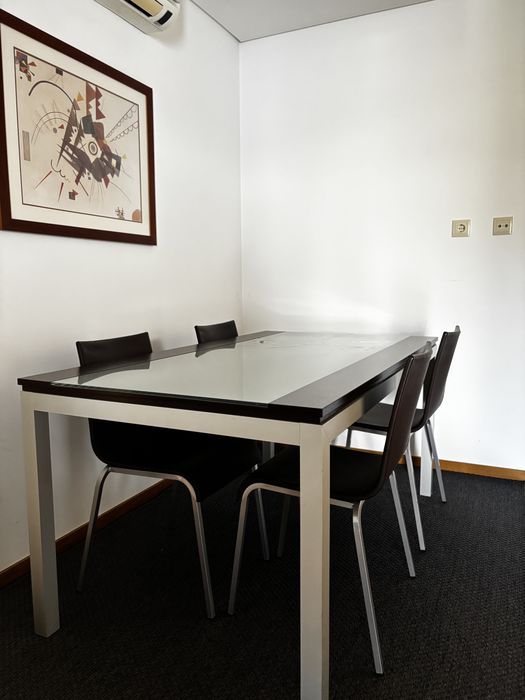 Mesa de Jantar e 4 cadeiras