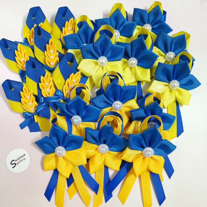 Брошка  медаль значок бутон'єрка на випускний, останній дзвоник, з ім