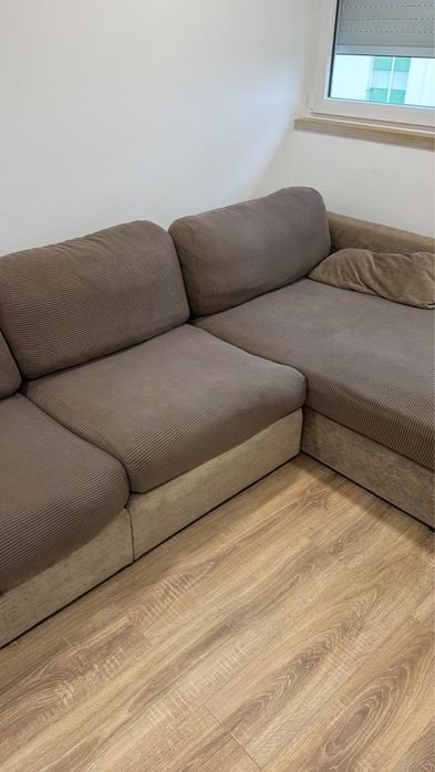 Sofa castanho com chaise longue