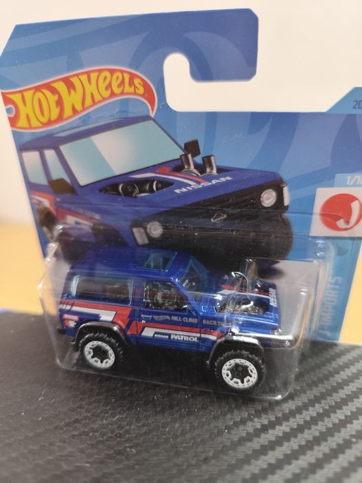 Hot Wheels do Nissan Patrol em azu