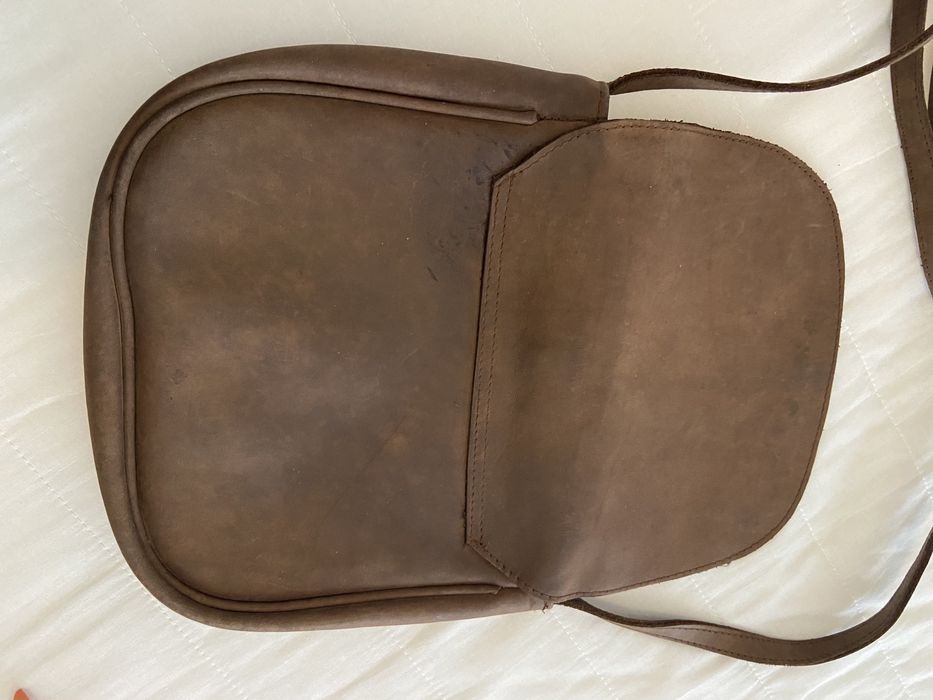 Mala tiracolo em pele genuína