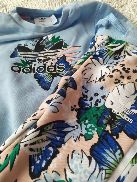 Спортивні костюми для дівчинки