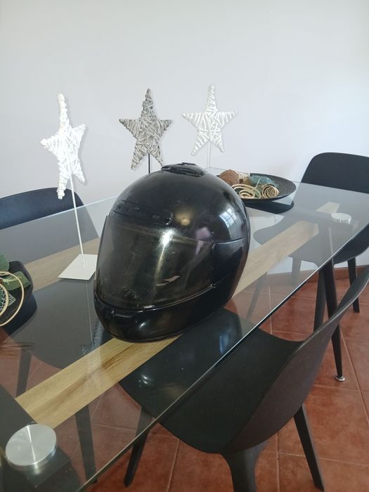 Capacete, usado de segunda mão,  cor preto