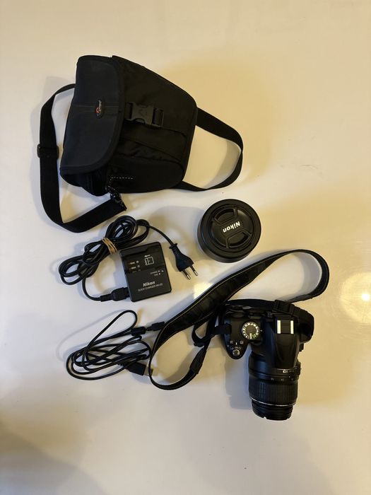 Nikon D3000 com todos os acessorios
