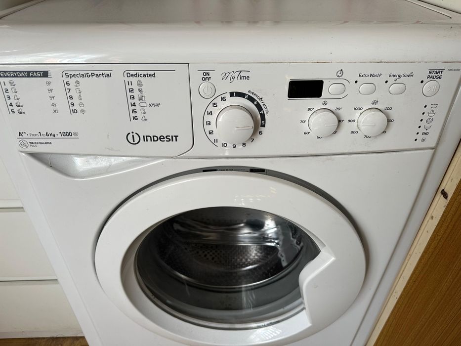 Sprzedam pralkę firmy Indesit w bardzo dobrym stanie.