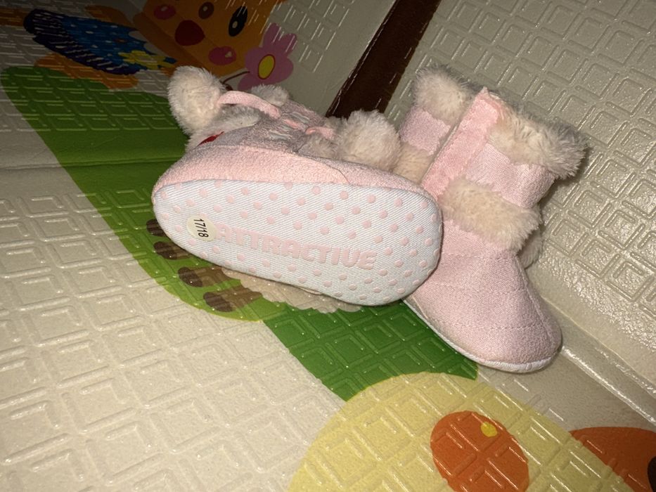 Чобітки на дівчинку, іграшка музичне слоненя в подарунок