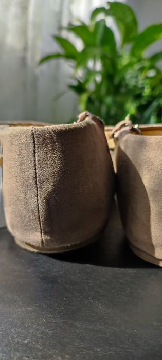 Sandałki 37 beż ze złotym padkiem