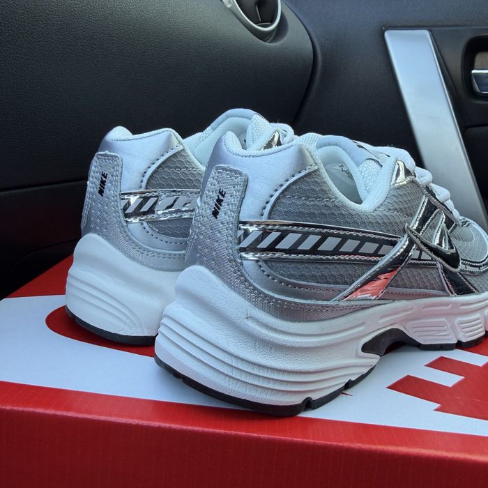 Жіночі кросівки найк інітіатор сірі  Nike Initiator Grey Silver Castom