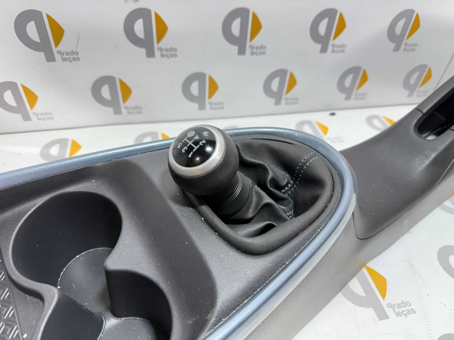 Consola central com moca Velocidades Toyota Aygo X 2022