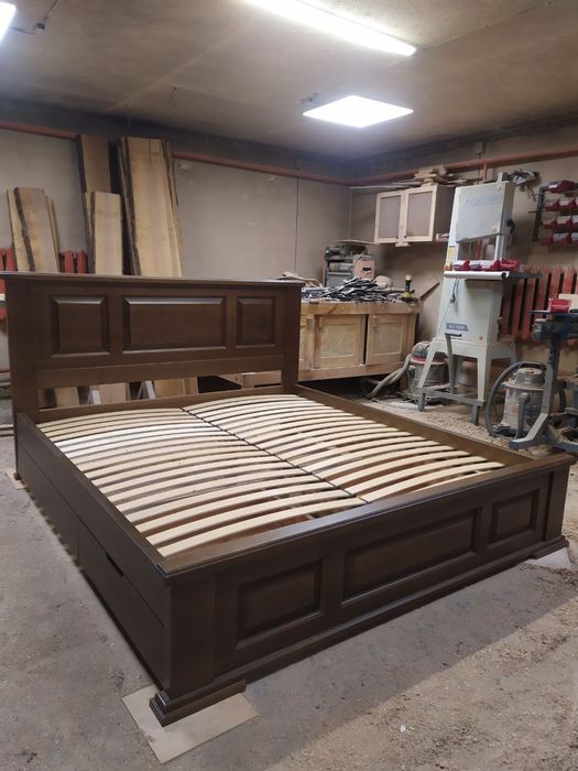 Ліжко з дерева ясен