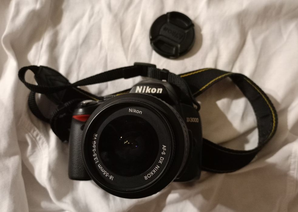 Nikon D3000 в гарному стані