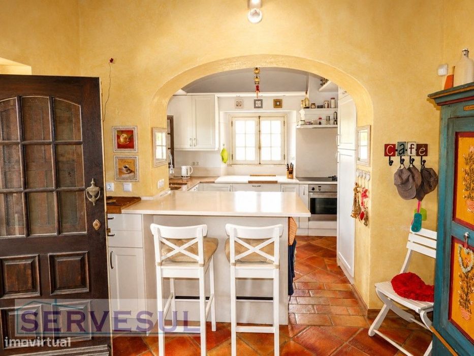 Quinta com 8,4 hectares, duas casas, arrecadações e barragem, local...