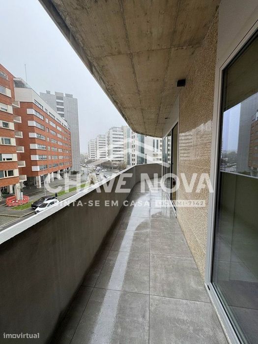 Apartamento T2 novo c/ 2 lugares de Garagem no Porto (Bessa)
