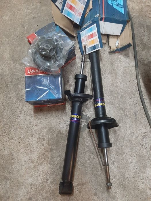 Amortyzatory tyl ford escort 5 + poduszki