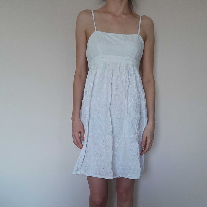 Sprzedam sukienkę białą kwiatki