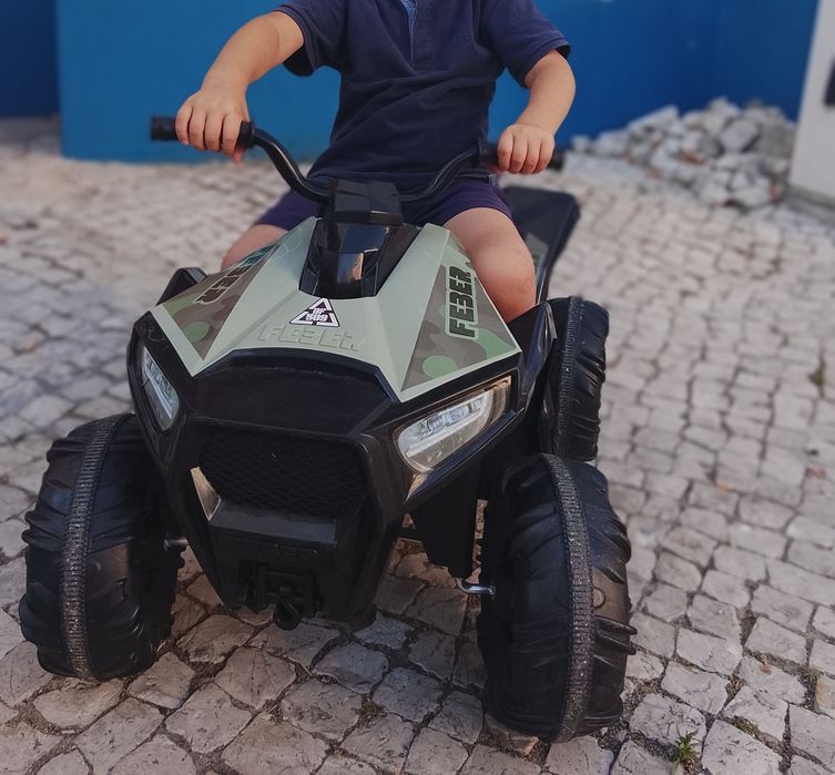 Moto 4 elétrica criança