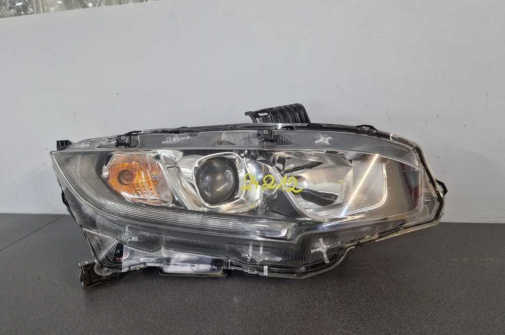 Honda Civic X Sedan 15 r.- Lampa Przód Prawa