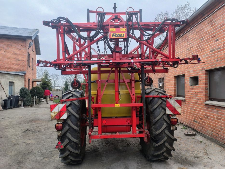Opryskiwacz polowy 2800l 21m