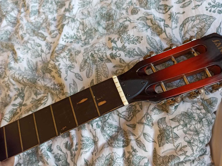 Gitara klasyczna do ozdoby lub renowacji