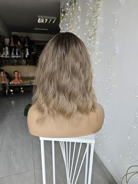 Peruka Samuela 4 sombre blond mysi brąz imitacja skalpu