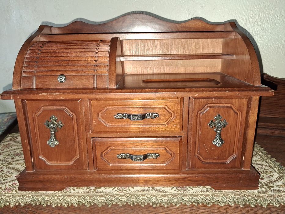 szkatułka,  organizer na biżuteria, drewniane puzderko,  stary mebel