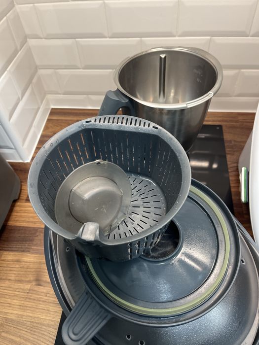 Vendo Bimby TM5 + copo extra + borboleta + chave