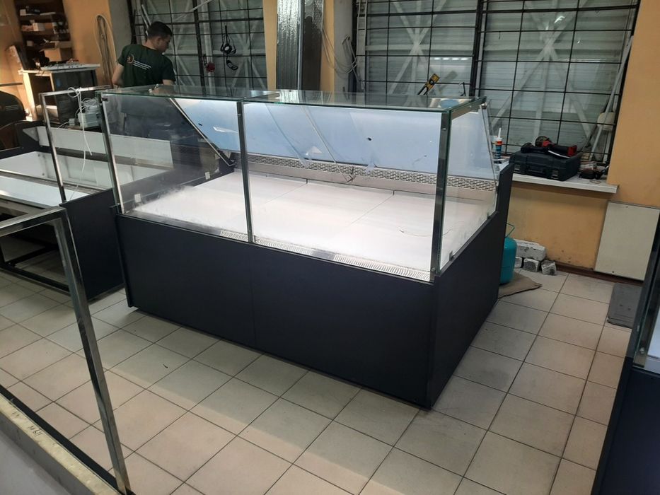 Вітрини холодильні КUM