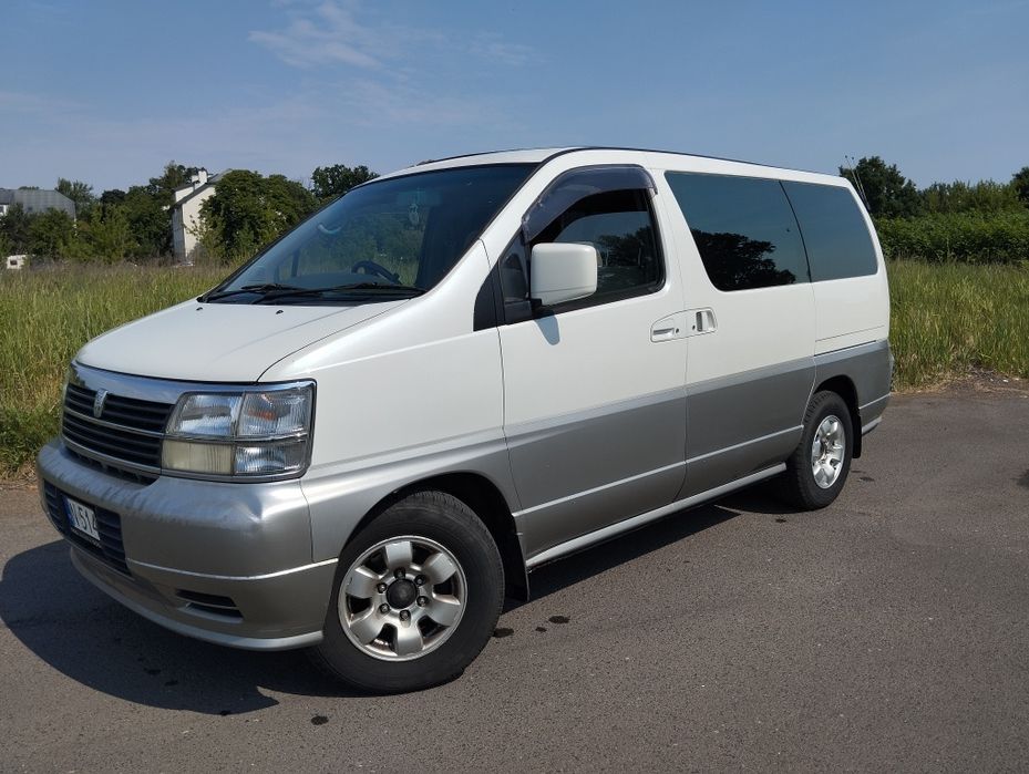 Nissan Elgrand E50