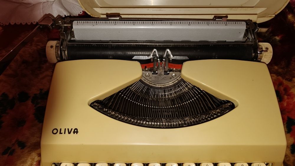 Máquina escrever vintage Oliva