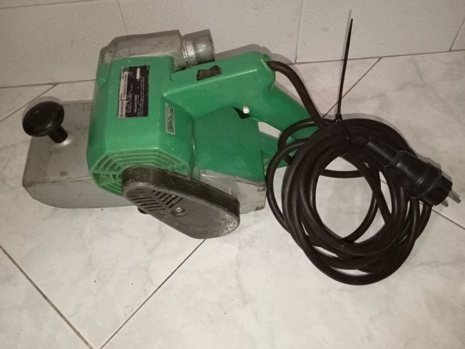 Lixadora de Cinta Hitachi SB-110 – Profissional