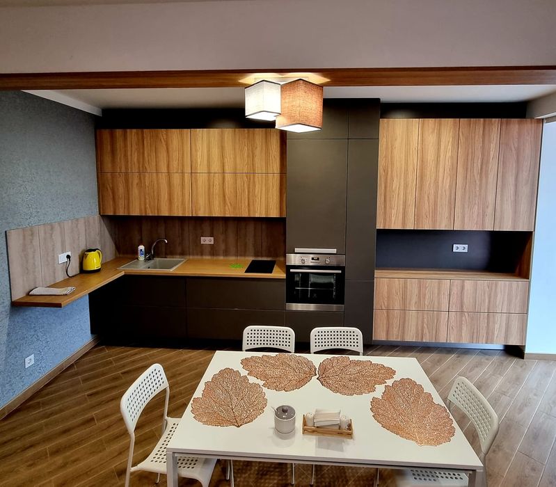 Подобово та погодинно•Авто та залізничний вокзал